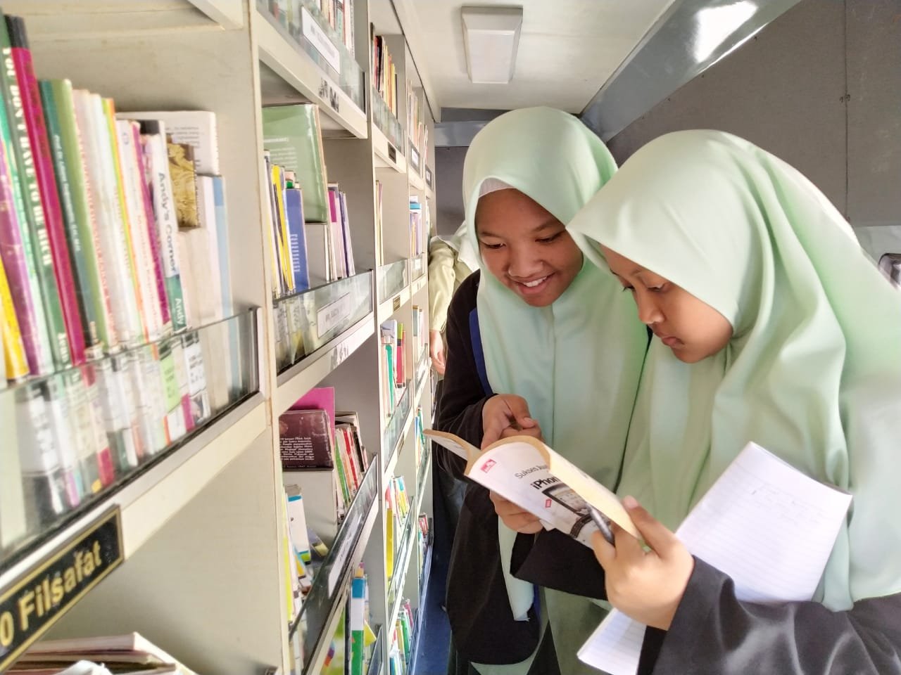 Berkeliling Untuk Memberikan Manfaat Lewat Literasi Pesantren Nuris