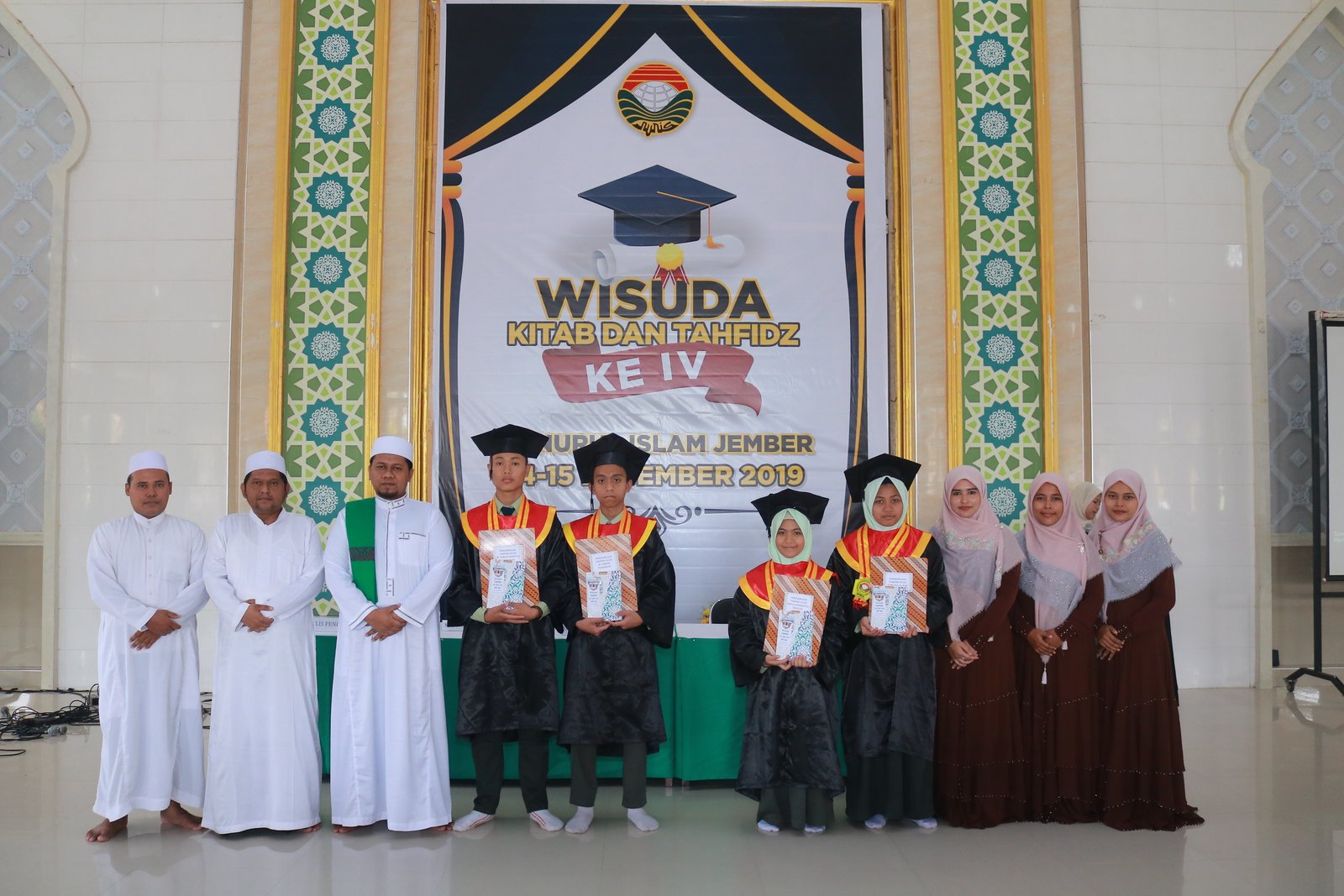 Semarak Wisuda Kitab Dan Tahfidz Iv Mts Dan Ma Unggulan Nuris