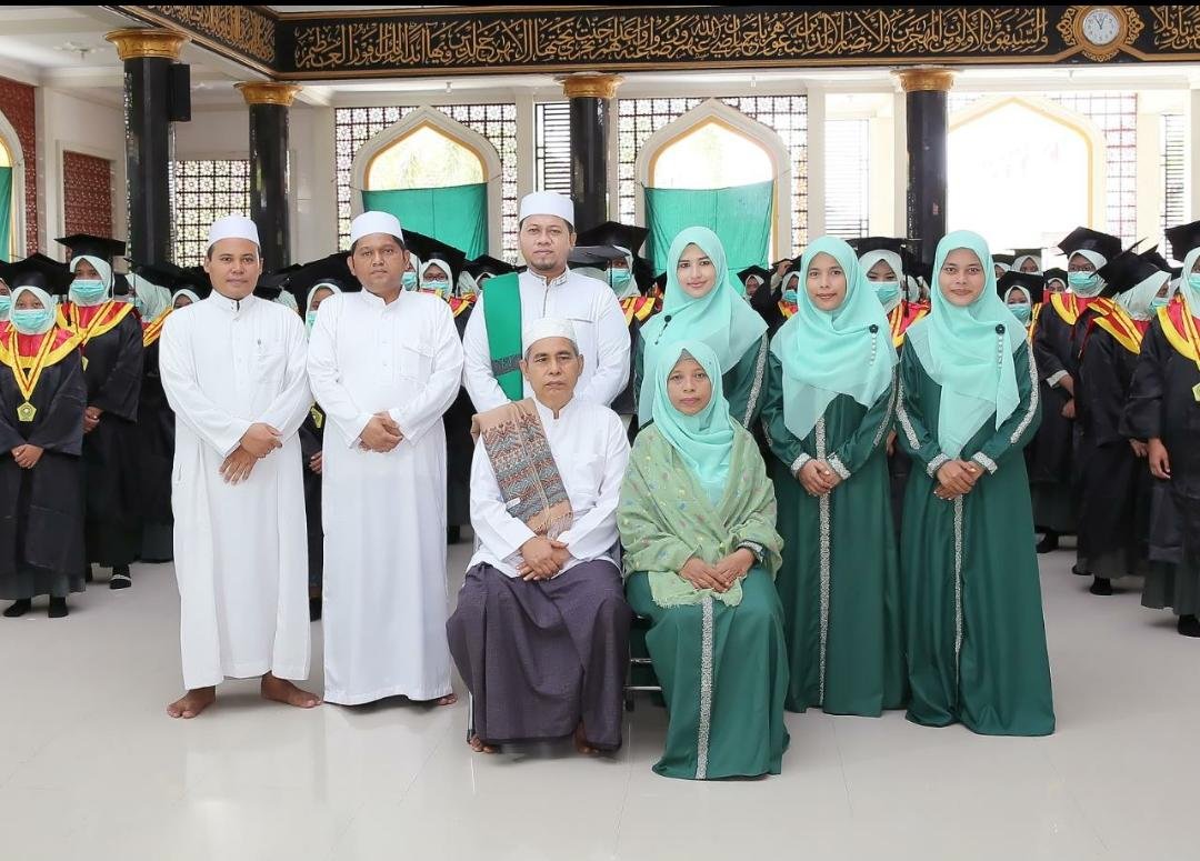 Gelar Wisuda Kitab Dan Tahfid Ke 5, Pesantren Nuris Jember Terapkan ...