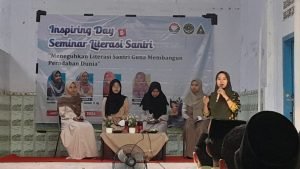 Latifah Muzaayana membuka acara Inspiring Day dan Seminar Literasi Santri tahun 2024